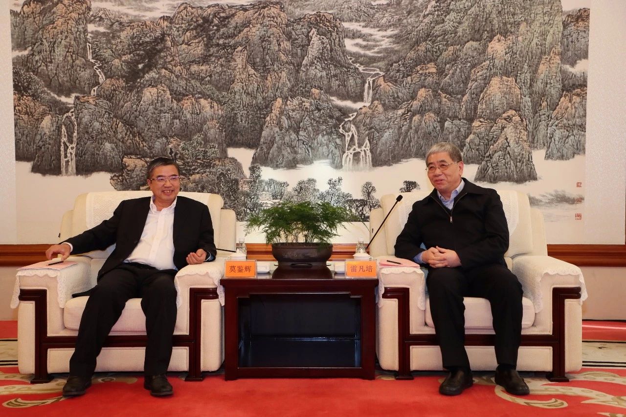 雷凡培會(huì)見中國船級(jí)社黨委副書記、總裁莫鑒輝一行